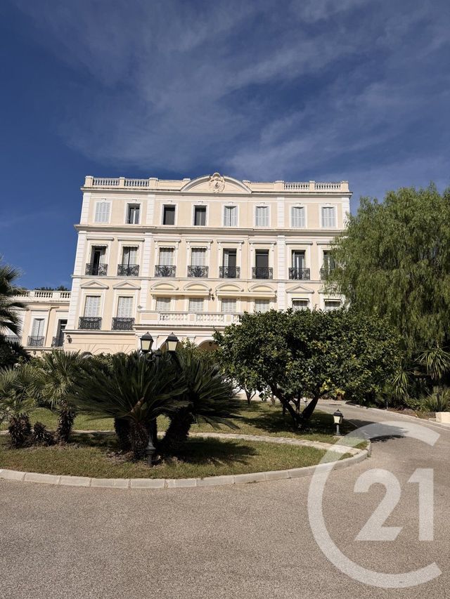 Appartement F2 à vendre - 2 pièces - 56.63 m2 - HYERES - 83 - PROVENCE-ALPES-COTE-D-AZUR - Century 21 Dericq Immobilier