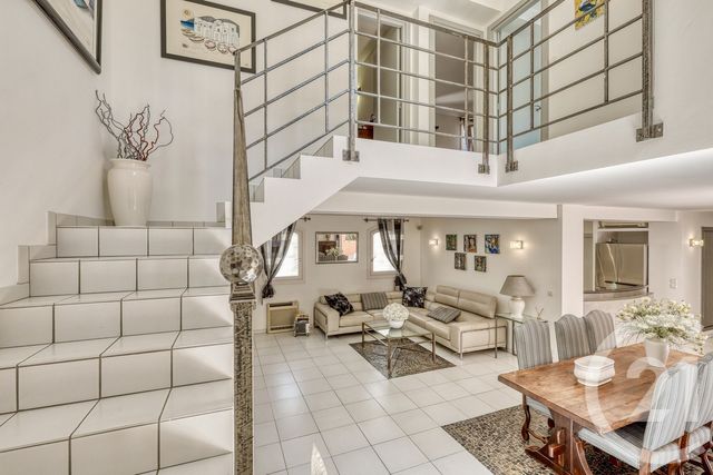 maison à vendre - 6 pièces - 204.0 m2 - HYERES - 83 - PROVENCE-ALPES-COTE-D-AZUR - Century 21 Dericq Immobilier
