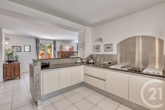 maison à vendre - 6 pièces - 204.0 m2 - HYERES - 83 - PROVENCE-ALPES-COTE-D-AZUR - Century 21 Dericq Immobilier