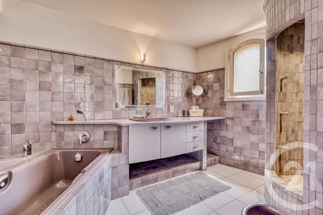 maison à vendre - 6 pièces - 204.0 m2 - HYERES - 83 - PROVENCE-ALPES-COTE-D-AZUR - Century 21 Dericq Immobilier