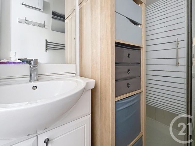 Appartement Studio à vendre - 1 pièce - 22.0 m2 - HYERES - 83 - PROVENCE-ALPES-COTE-D-AZUR - Century 21 Dericq Immobilier